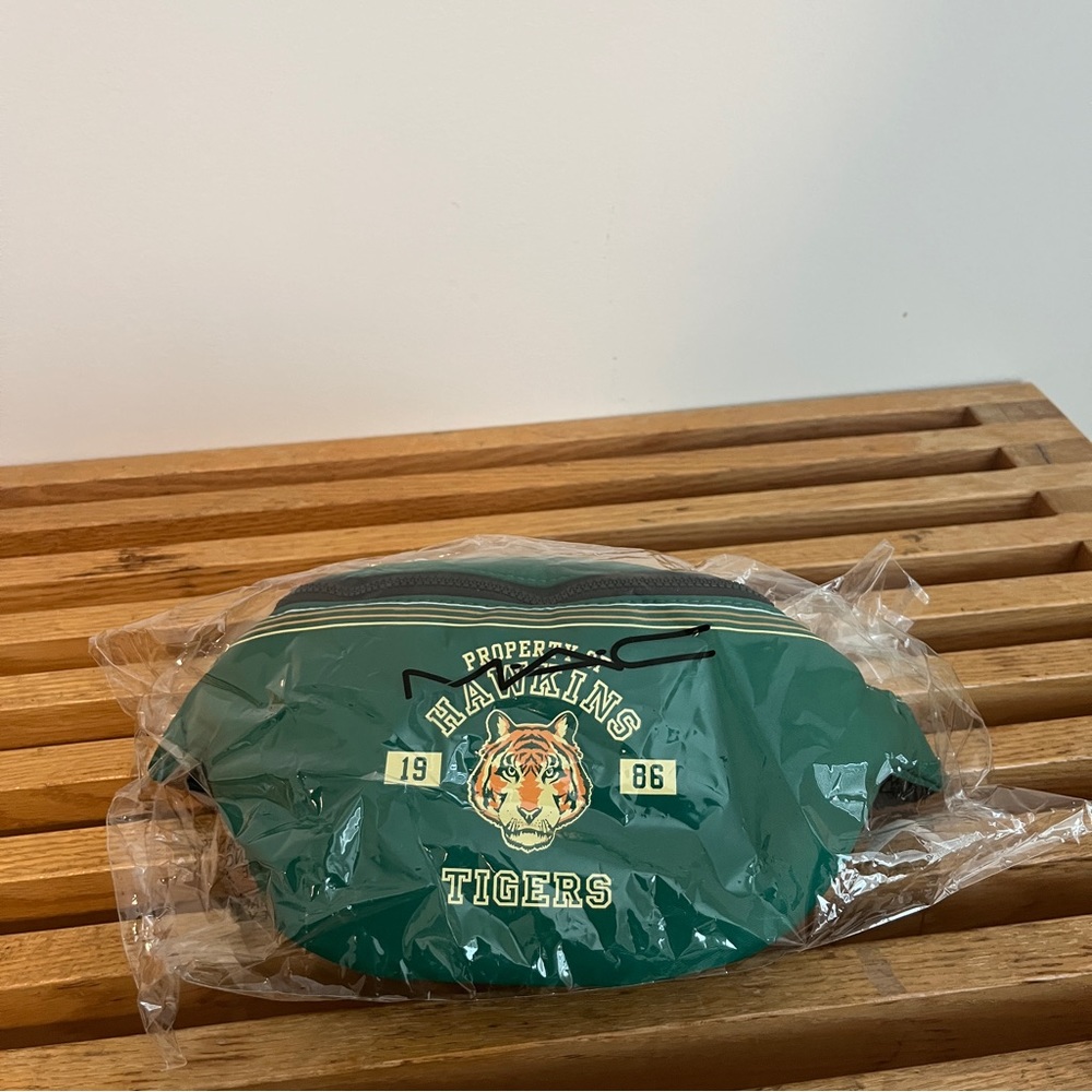 MAC x stranger things limited edition 1986
hawkins tigers belt bag fanny